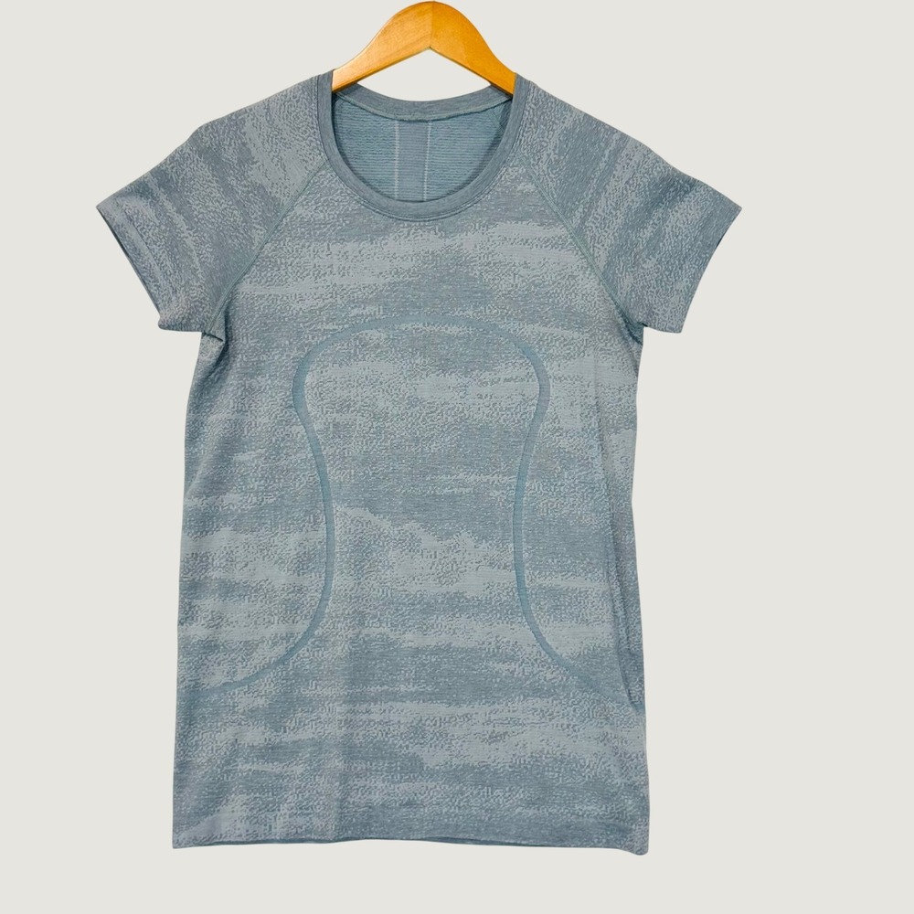 Lululemon Swiftly Tech Top Womens 10 Blue Camo Short Sleeve Athletic Crew Neck